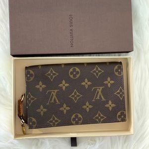 ‼️SOLD‼️ Authentic Louis Vuitton Pouch in Monogram